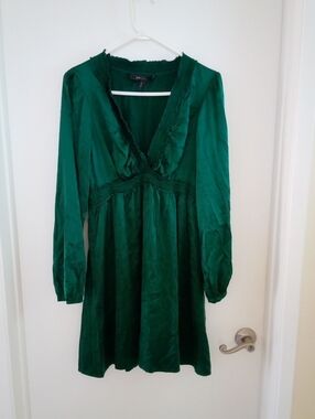 BCBGMaxAzria Deep Green Long Sleeve V-Neck Dress 95% Silk